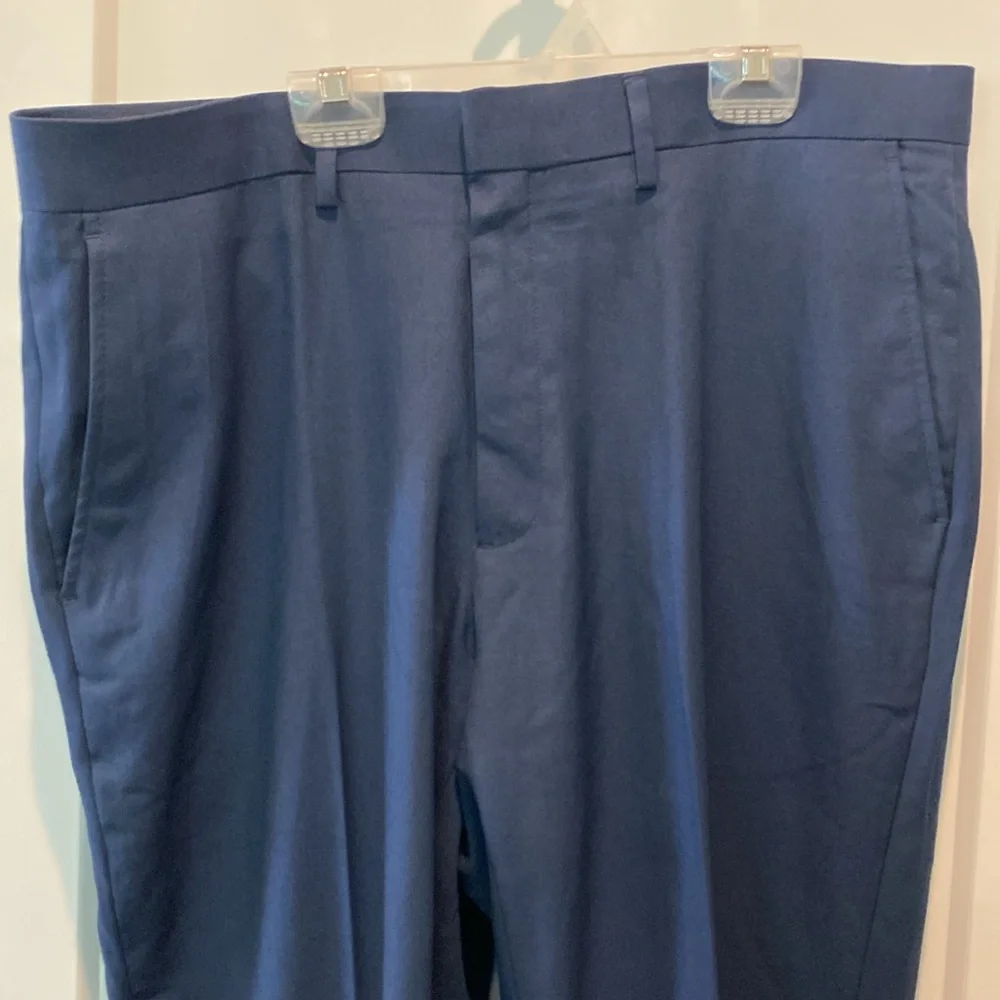 Men’s Haggar Taylor’s Fit Travel Performance Pants. ‎ Navy.  Size 36x30 - Picture 2 of 5